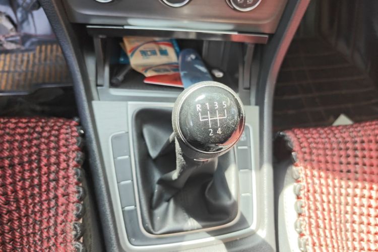 Volkswagen Golf 2015 car image #16