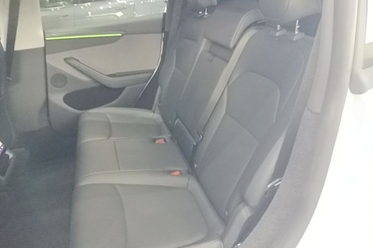 Tesla Model Y 2025 #17 Tesla Model Y 2025 car image #17