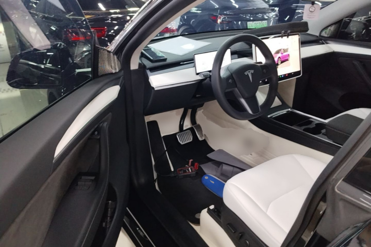 Tesla Model Y 2022 #16 Tesla Model Y 2022 car image #16