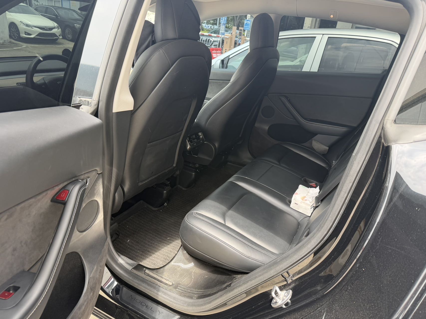Tesla Model Y 2022 car image #6