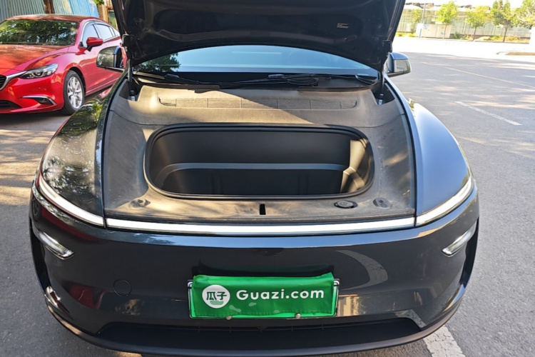 Tesla Model Y 2025 car image #20