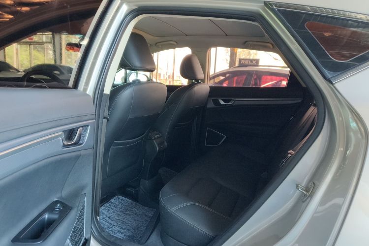 GEELY Emgrand GS 2018 car image #11