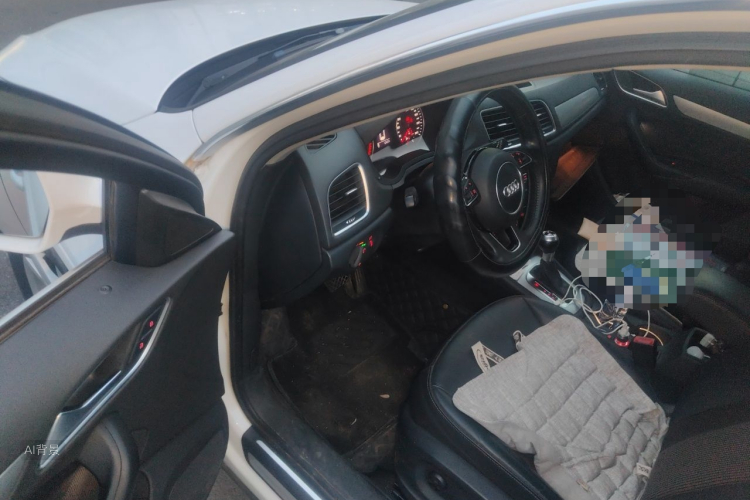 Audi Q3 2017 car image #18