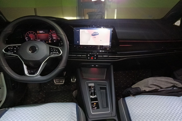 Volkswagen Golf 2023 car image #11