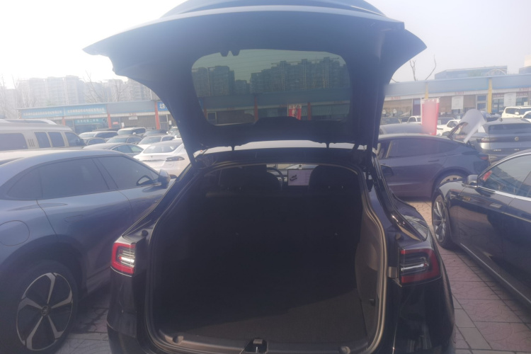 Tesla Model Y 2023 car image #19