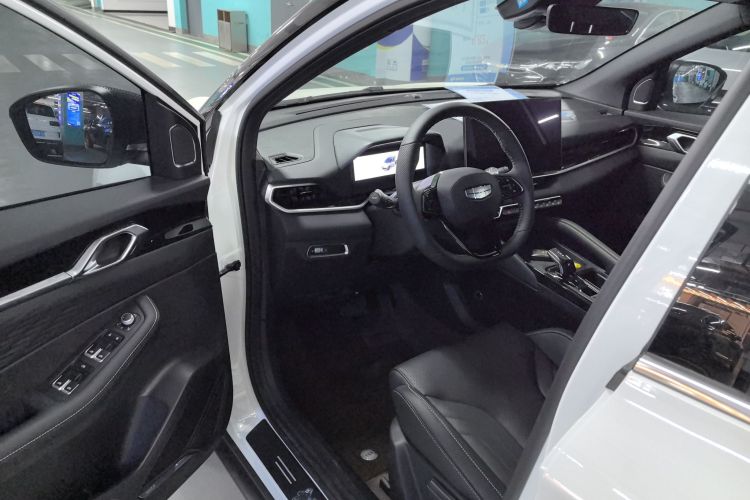 GEELY Coolray 2025 car image #12