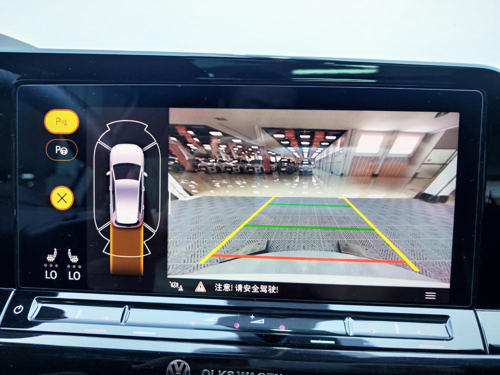 Volkswagen Golf 2023 car image #11