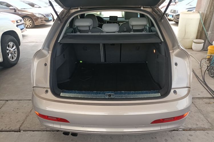 Audi Q3 2016 car image #19