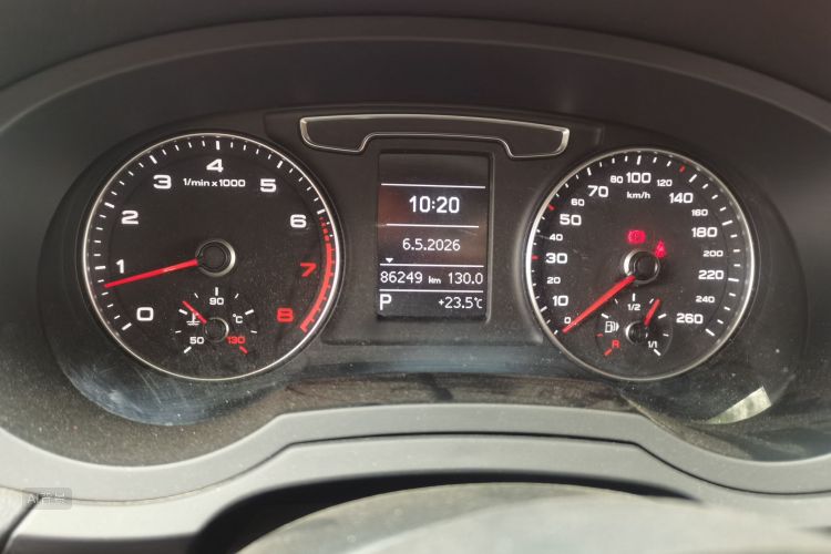 Audi Q3 2016 car image #13