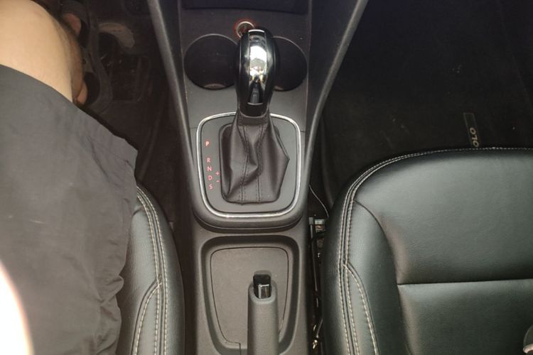 Volkswagen Polo 2015 car image #14