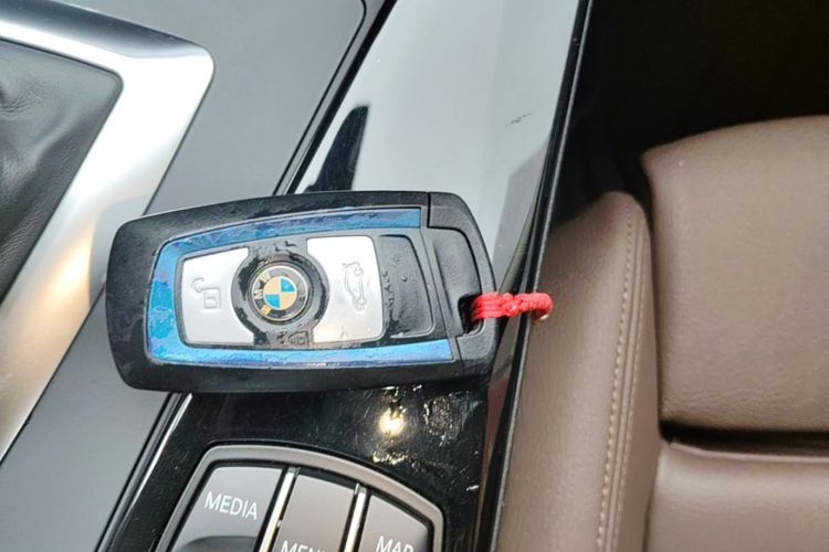 BMW 3 Series 2018 #9 BMW 3 Series 2018 car image #9