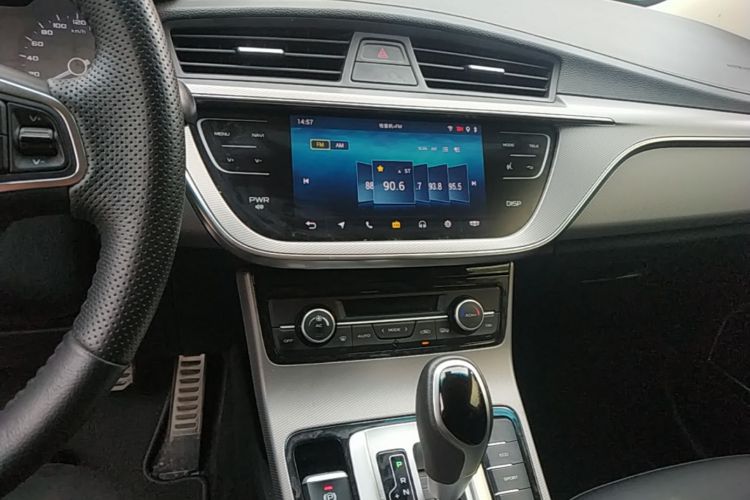 GEELY Emgrand GS 2018 car image #17