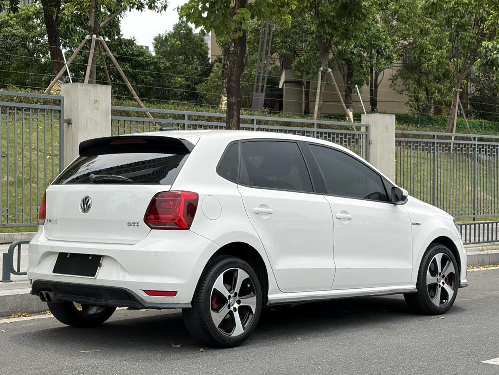 Volkswagen Polo 2015 car image #7