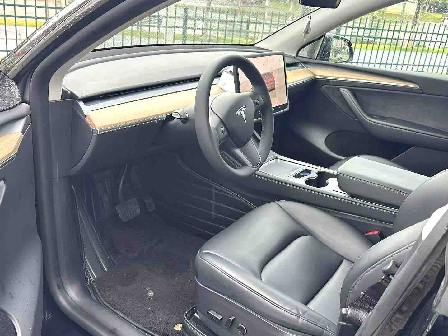 Tesla Model Y 2023 #4 Tesla Model Y 2023 car image #4