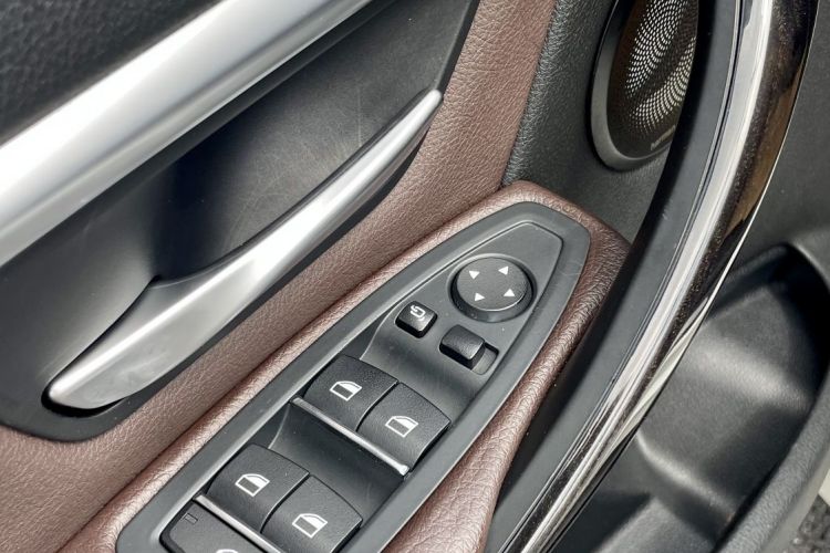 BMW 3 Series 2018 #19 BMW 3 Series 2018 car image #19