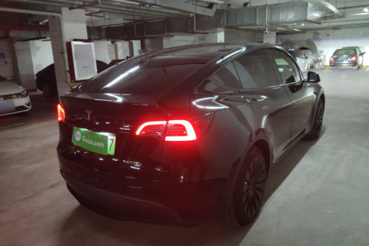 Tesla Model Y 2023 car image #7