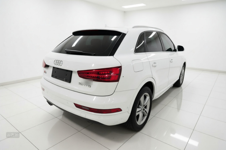 Audi Q3 2018 car image #7