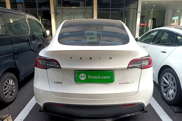 Tesla Model Y 2023 car image #6
