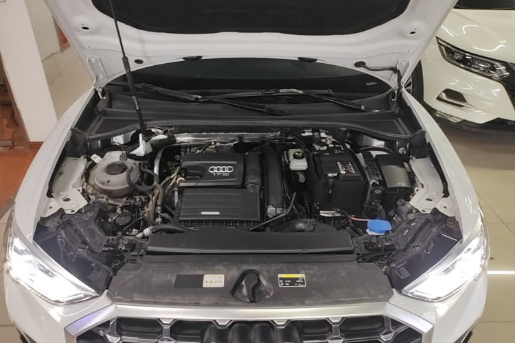Audi Q3 2022 car image #20