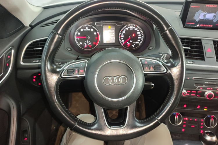 Audi Q3 2016 car image #11