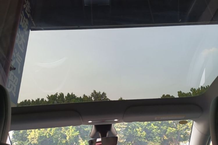 Tesla Model Y 2025 car image #18