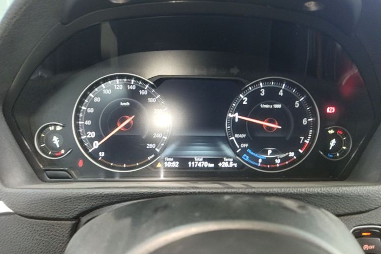 BMW 3 Series 2018 car image #12