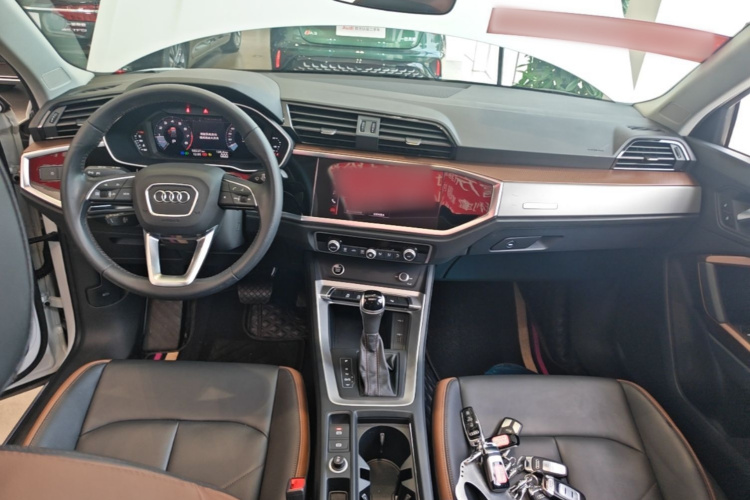 Audi Q3 2021 car image #10