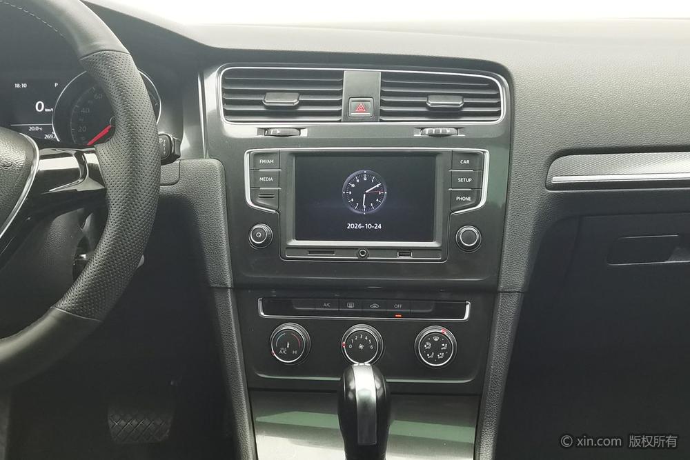 Volkswagen Golf 2017 car image #10