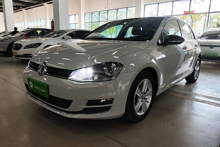 Volkswagen Golf 2017 car image #2