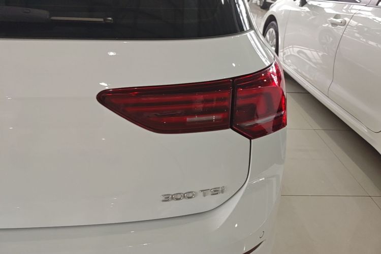 Volkswagen Golf 2025 car image #8