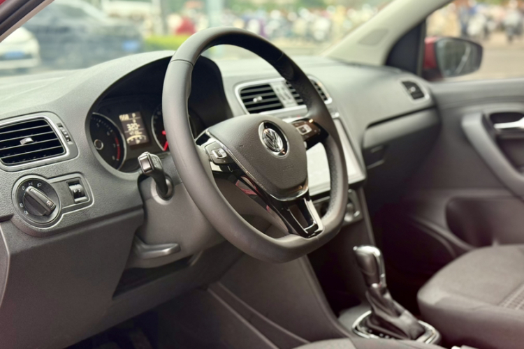 Volkswagen Polo 2018 car image #17