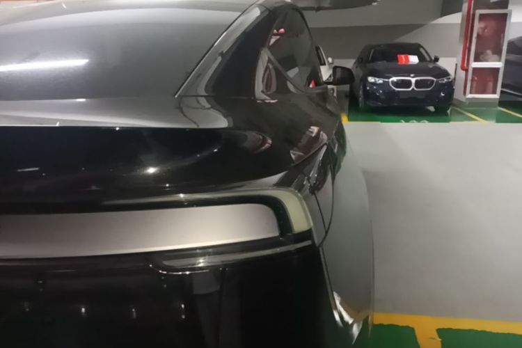 Tesla Model Y 2025 #8 Tesla Model Y 2025 car image #8