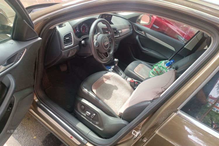 Audi Q3 2019 car image #18