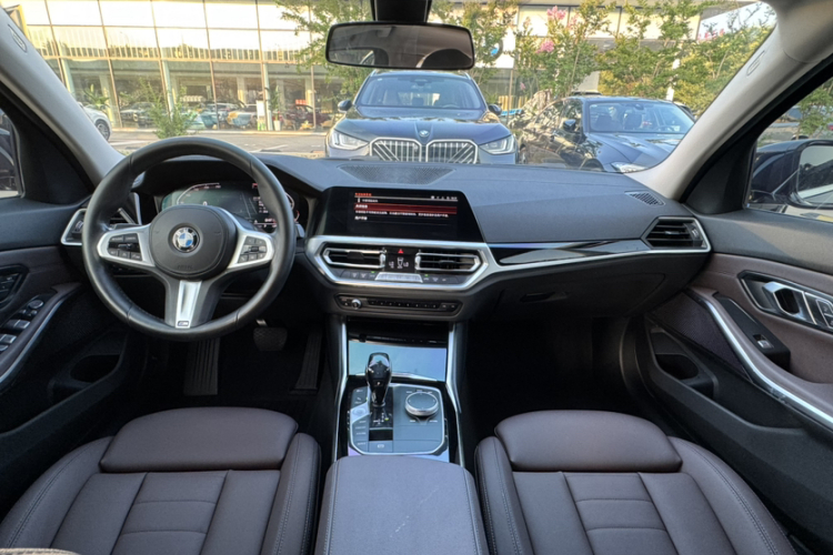 BMW 3 Series 2020 car image #22