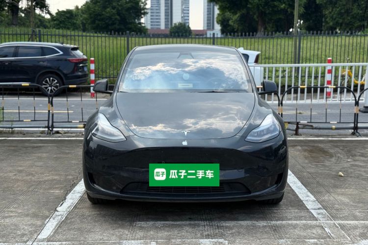 Tesla Model Y 2023 car image #3