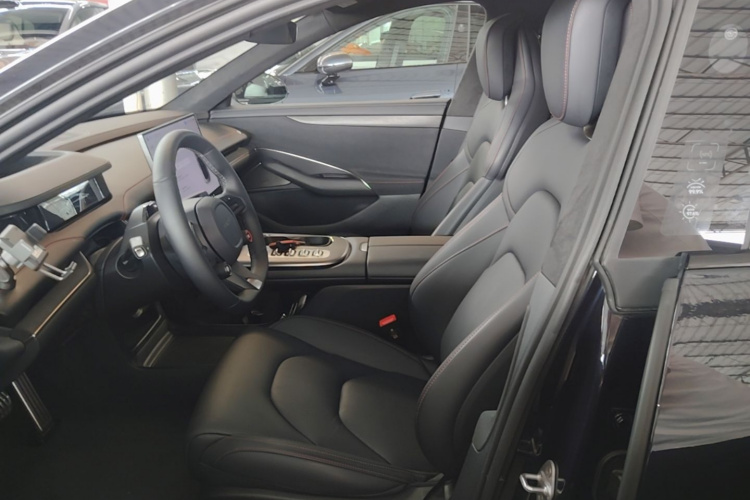 MI SU7 2025 immagine di auto #19