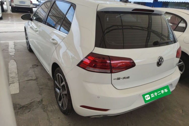 Volkswagen Golf 2020 car image #5