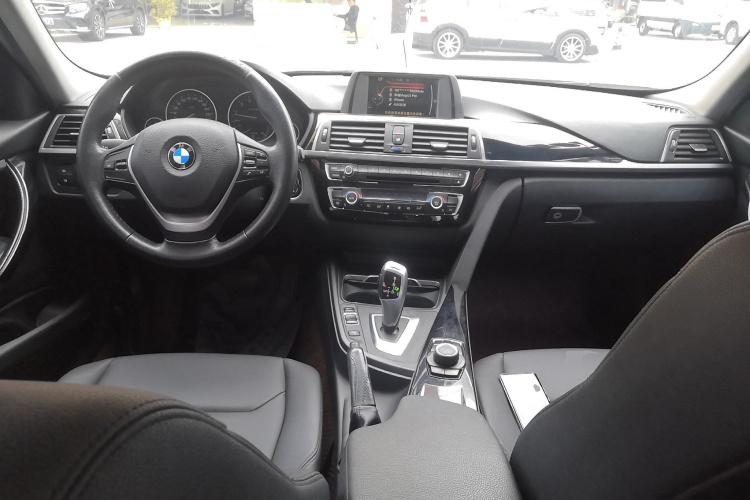 BMW 3 Series 2017 #10 BMW 3 Series 2017 car image #10