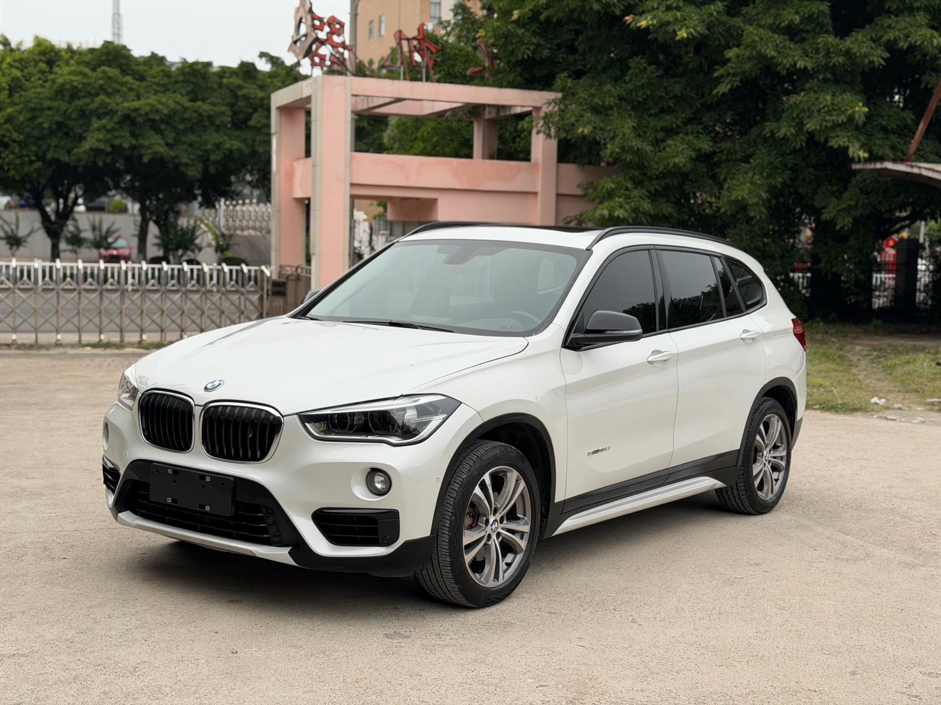 BMW X1 2017 BMW X1 2017 car image