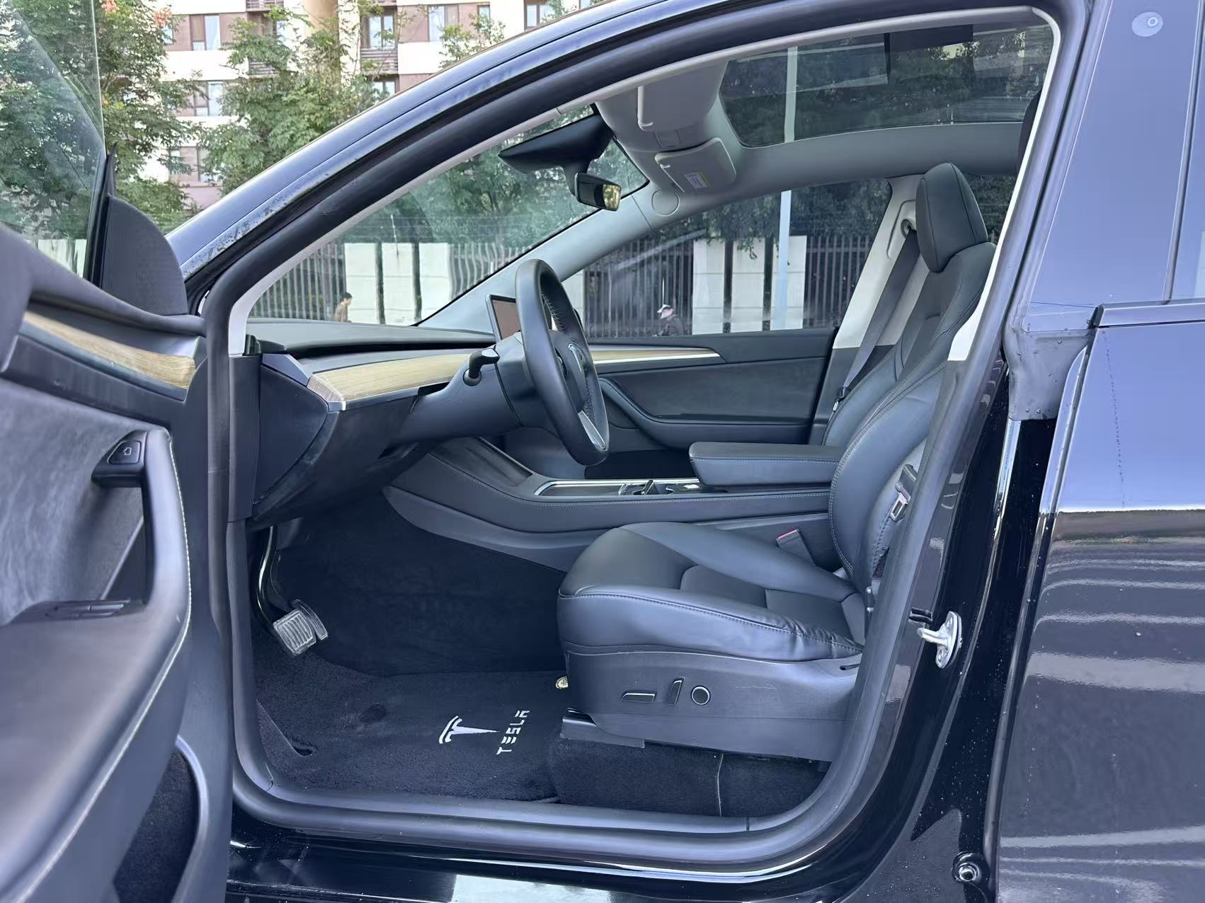 Tesla Model Y 2022 #4 Tesla Model Y 2022 car image #4