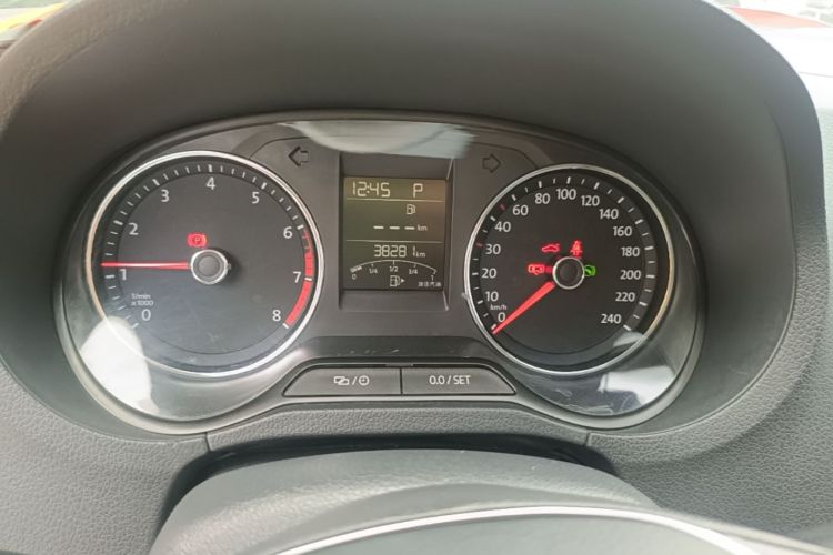 Volkswagen Polo 2017 car image #12