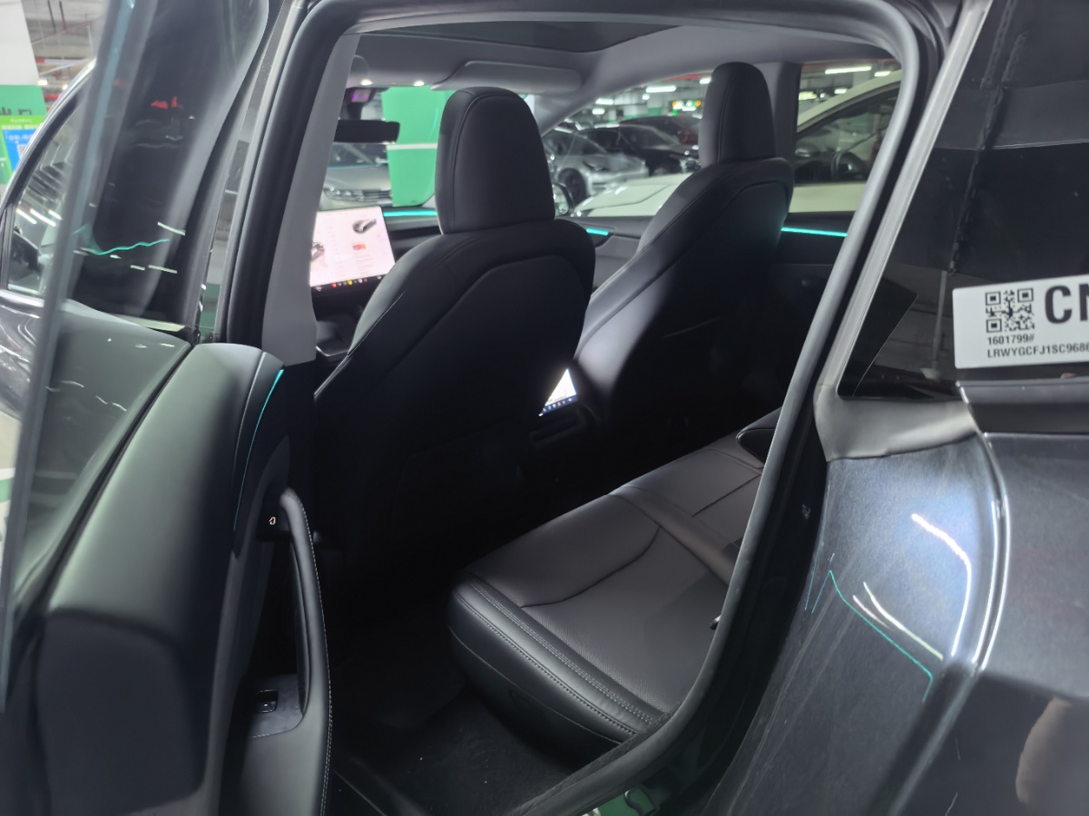 Tesla Model Y 2025 car image #8