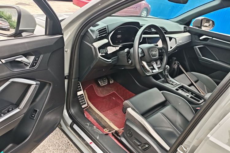 Audi Q3 2024 car image #12