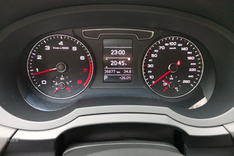 Audi Q3 2017 car image #14