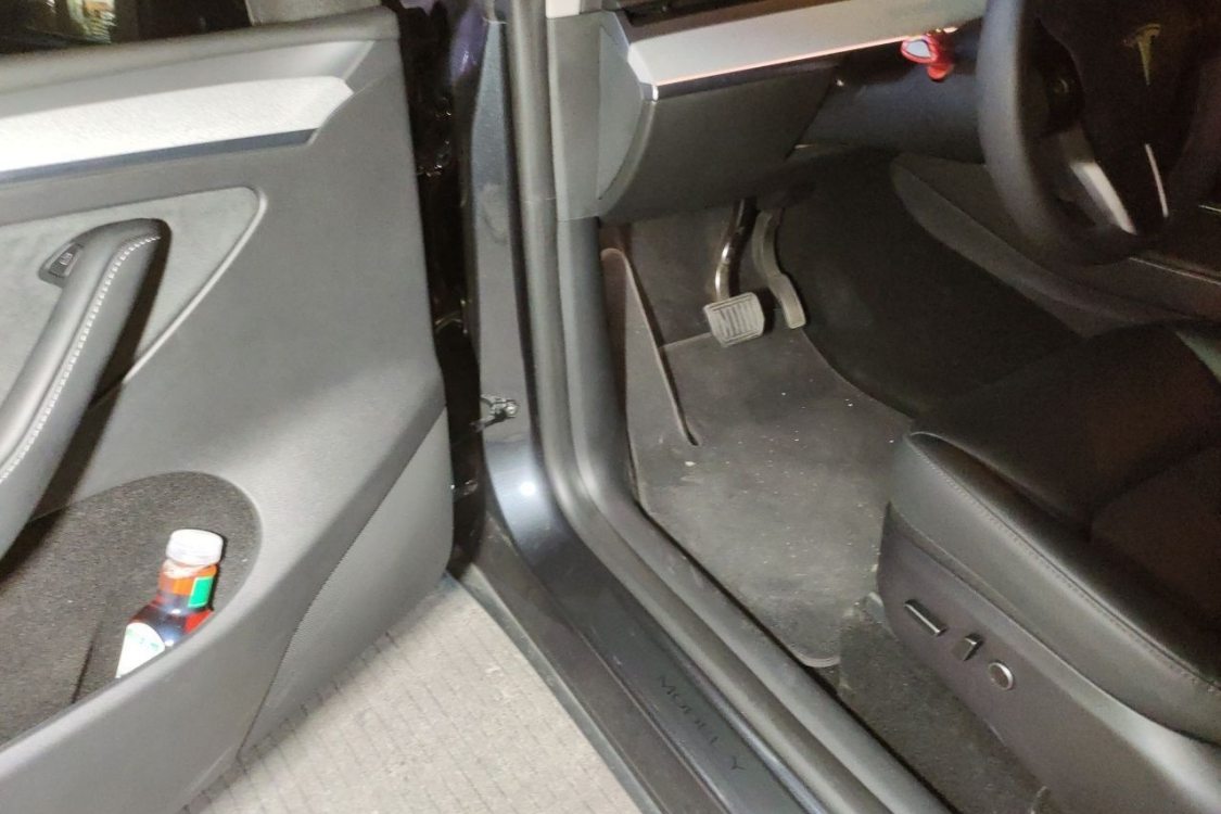 Tesla Model Y 2024 car image #23
