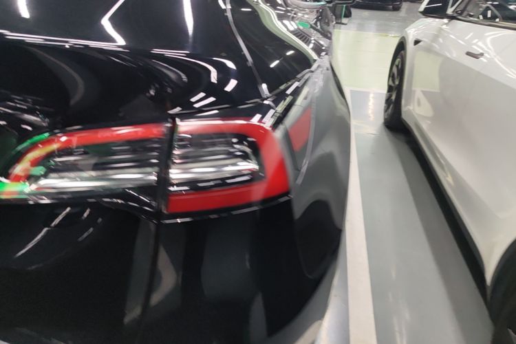 Tesla Model Y 2022 car image #8