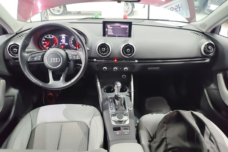 Audi A3 2018 car image #10