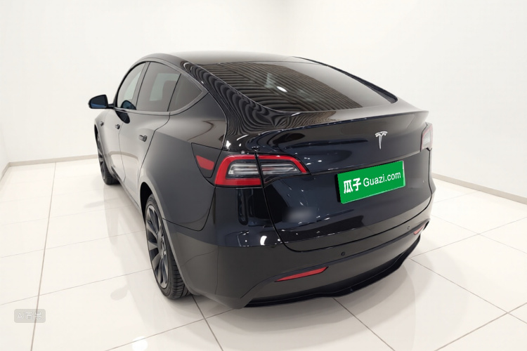 Tesla Model Y 2023 car image #5