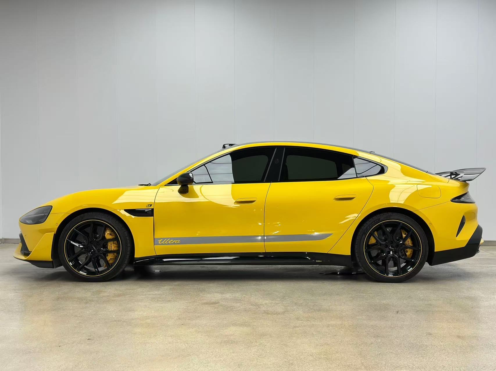 MI SU7 Ultra 2025 car image #3