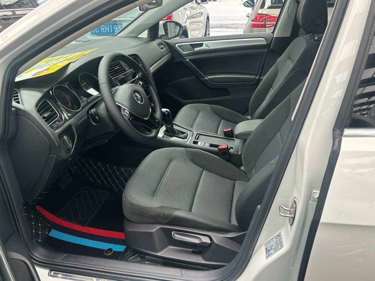 Volkswagen Golf 2020 car image #5